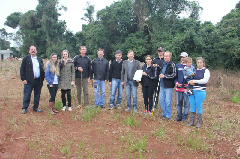 EXECUTIVO VISTORIA ÁREA PARA A CONTRUÇÃO DE SEDE PARA ASDEVI E ATREDEF
